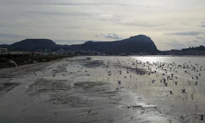 Χάθηκε η… θάλασσα στο Ναύπλιο (βίντεο)